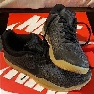 Kobe momba basketball shoes